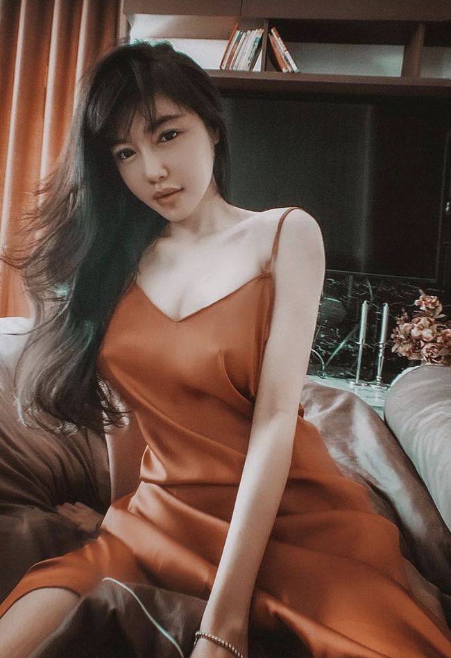 Elly Trần từng được xem là “biểu tượng sexy” với nhiều bộ ảnh nóng bỏng thời son rỗi.
