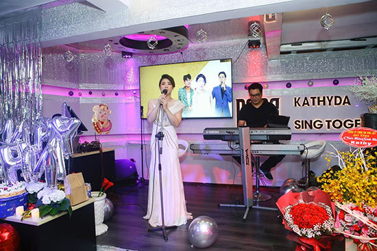 Gồng gánh cả một guồng máy nhân sự, tổ chức sự kiện tại nhiều quốc gia, mối quan hệ khách hàng dày đặc mà Kathy bỗng chốc mất hết