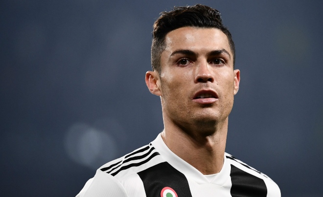 Ronaldo nhận lương cao ngất