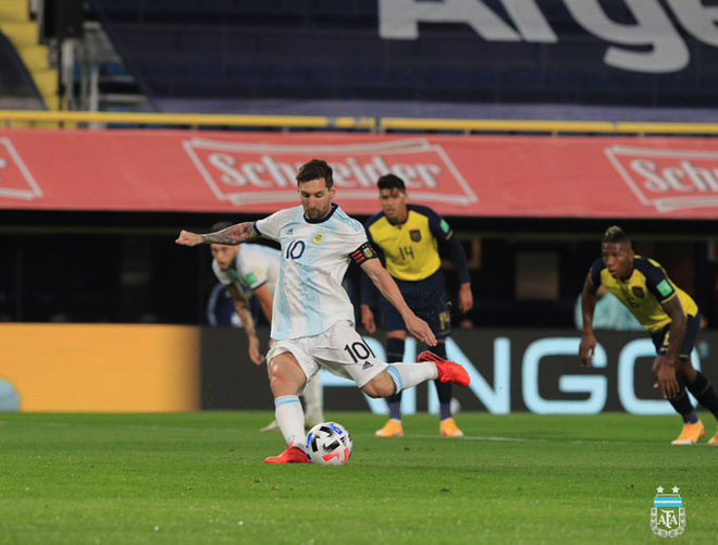 Messi sút phạt đền giúp Argentina thắng nhọc nhằn Ecuador khi mở màn vòng loại World Cup 2022