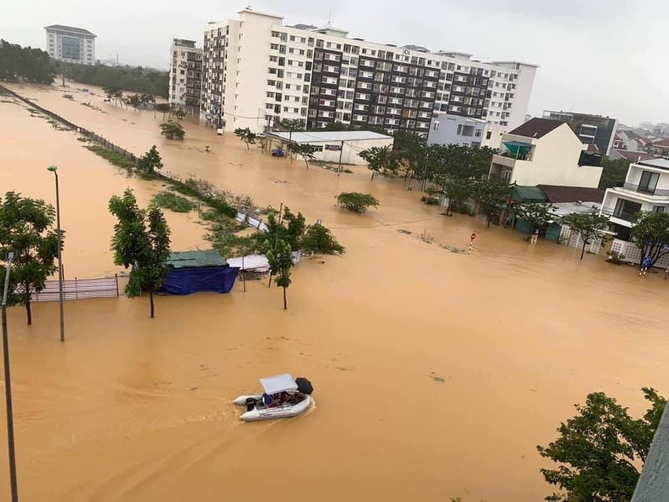 Mưa lũ khiến nhiều nơi ở Thừa Thiên Huế bị ngập sâu.