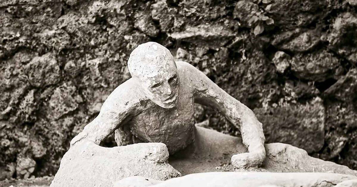 Một người bị núi lửa chôn vùi ở Pompeii (ảnh: The Guardian)