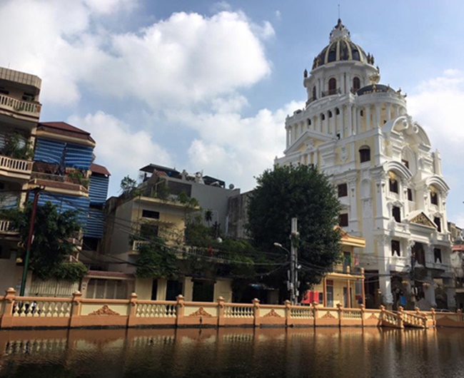 Chủ nhân ngôi nhà này là ông&nbsp;ông N.Q.T. (sinh 1957,&nbsp;quê gốc ở Thanh Hóa).&nbsp;
