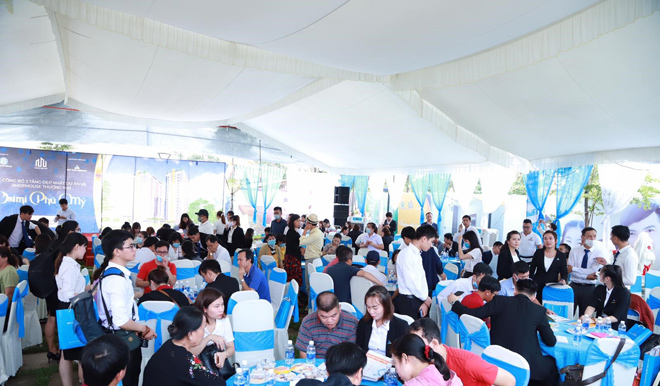 Đông đảo khách hàng tại Phú Mỹ, Vũng Tàu, Đồng Nai và Thành phố Hồ Chí Minh đến tham dự sự kiện