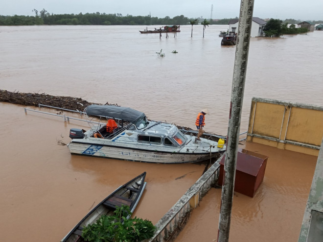 Lũ trên các sông ở Trung Trung Bộ đang xuống nhưng vẫn ở ngưỡng cao, ngập úng kéo dài ở nhiều huyện. Ảnh: Trung tâm Dự báo Khí tượng Thủy văn Quốc gia.