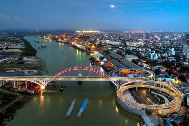 Cầu Hoàng Văn Thụ nối trung tâm TP với huyện Thuỷ Nguyên qua sông Cấm