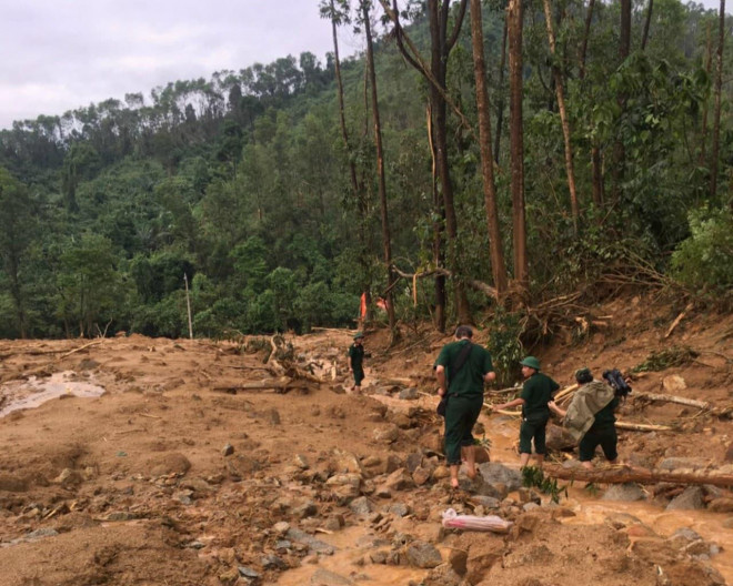 Lực lượng tham gia tìm kiếm, cứu nạn chủ yếu là của quân đội