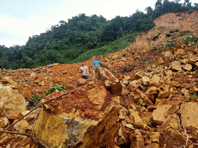 Những tảng đá lớn