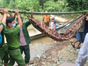 Tin tức trong ngày - Đưa được 19 người và thi thể một công nhân Thủy điện Rào Trăng 3 ra khỏi rừng