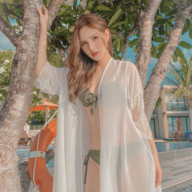 Cô còn hài hước thừa nhận đi biển chỉ để chụp hình bikini chứ không hề tắm biển.
