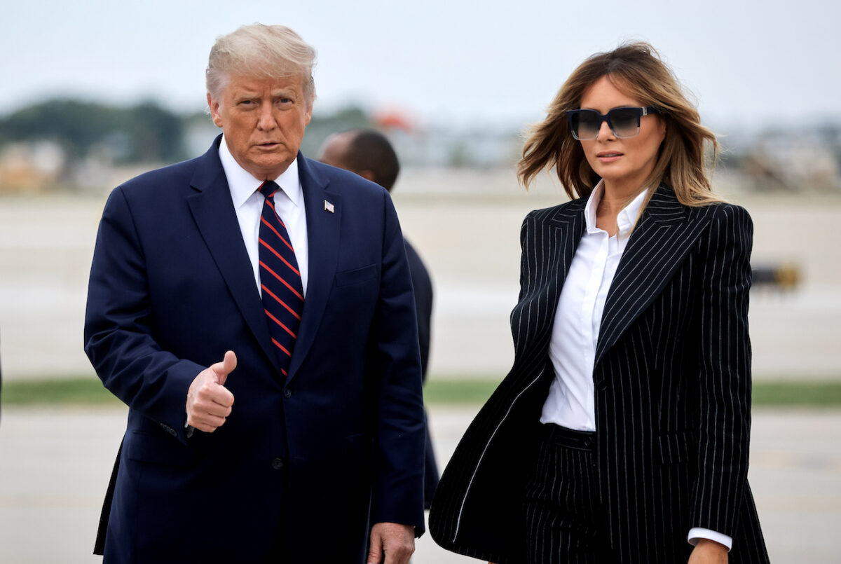 Bà Melania và ông Trump xuất hiện cùng nhau trước khi thông báo nhiễm Covid-19 (ảnh: AP)