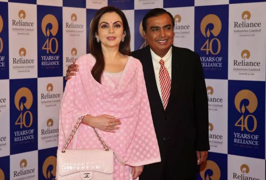 Bà Nita Ambani và chồng – tỷ phú Ấn Độ Mukesh Ambani (ảnh: SCMP)