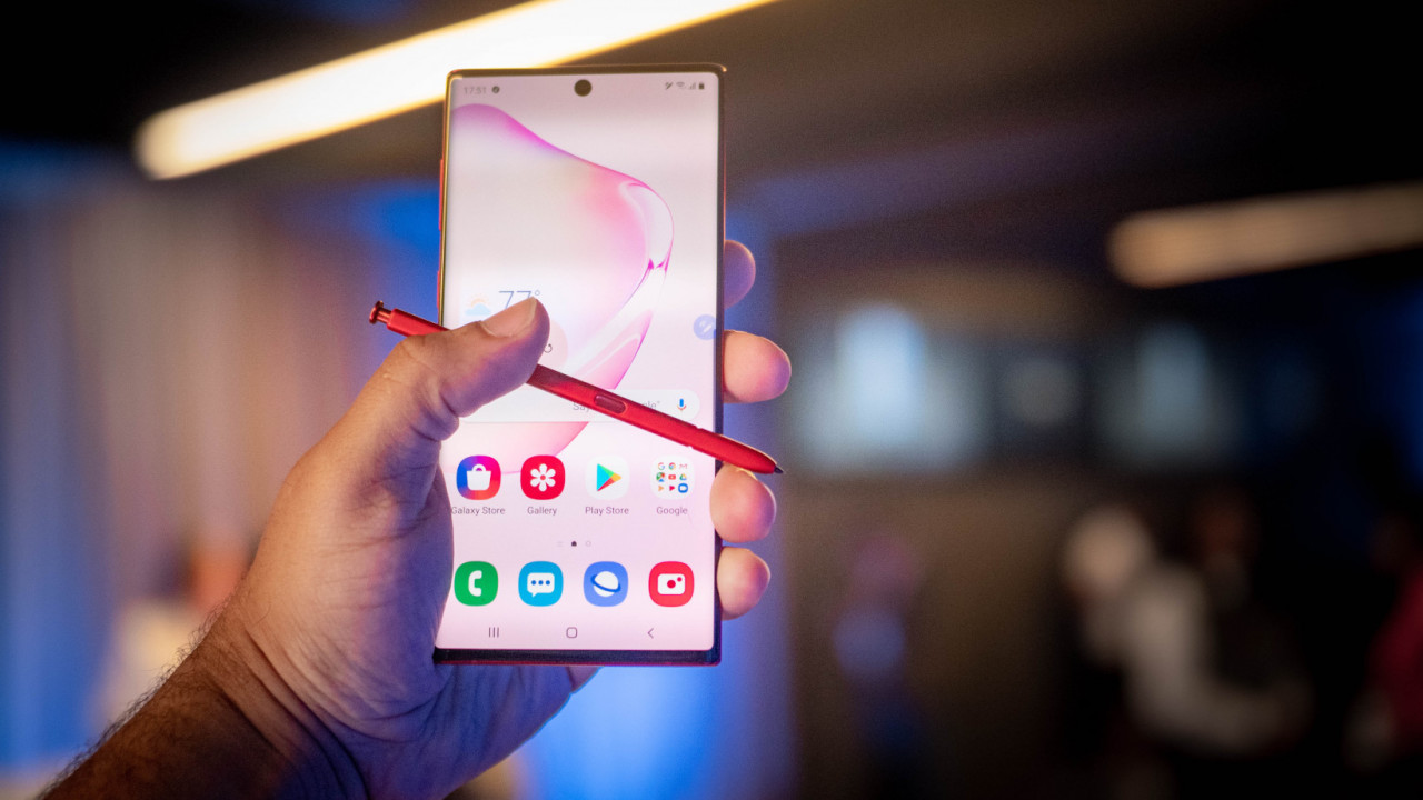 Galaxy Note 10+ cùng bút S Pen tiện lợi.