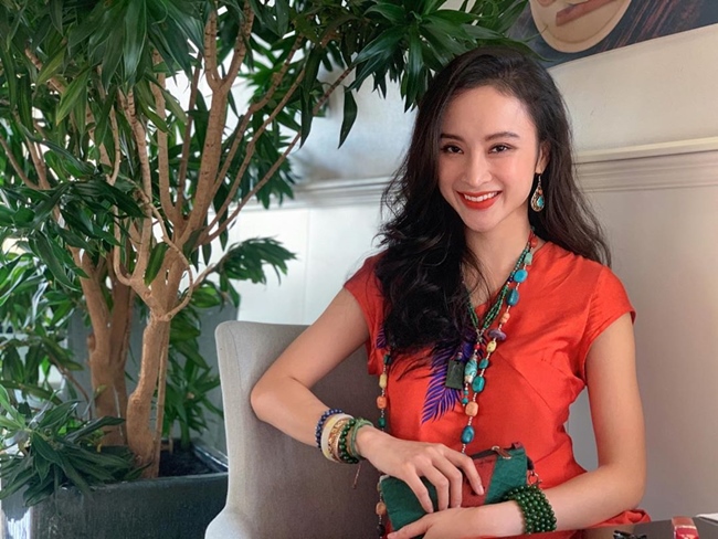 Tuy nhiên, từ năm 2019, Angela Phương Trinh ít xuất hiện tại các sự kiện. Thay vào đó, cô thường xuyên đi chùa, ăn chay và làm từ thiện.
