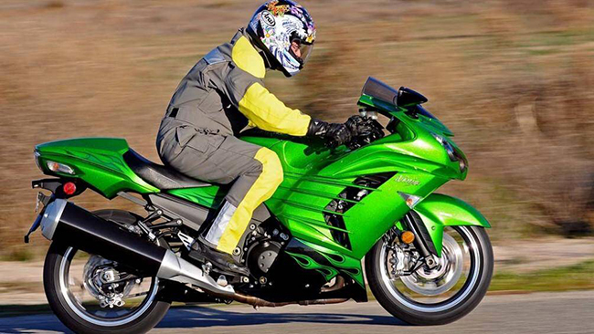 2. Kawasaki Ninja ZX-14R 2012 (vận tốc tối đa: 330 km/h)