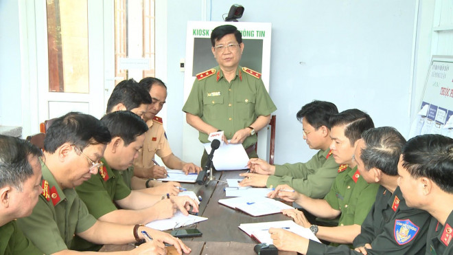 Trung tướng Nguyễn Văn Sơn giao nhiệm vụ cho Công an tỉnh Thừa Thiên - Huế tìm kiếm 16 công nhân còn mất tích dưới lòng hồ thủy điện