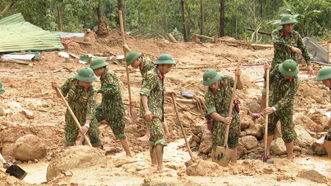 &nbsp;Bộ đội Quân khu 4 tiến hành tìm kiếm cứu nạn tại hiện trường