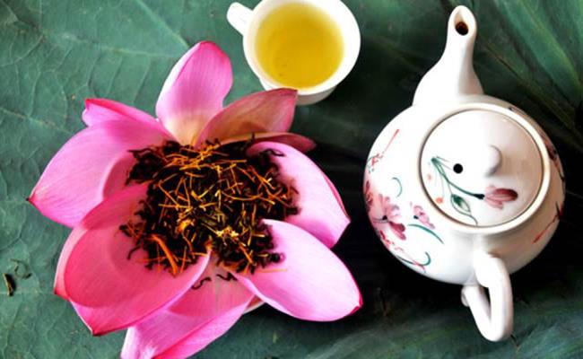 Loại trà xổi ướp trong bông sen có giá 30 nghìn đồng/bông (khoảng 3-4 triệu đồng/kg). Đây cũng được xem là loại trà có giá đắt đỏ bậc nhất chỉ dành cho giới nhà giàu.
