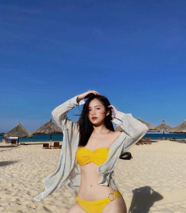 Giống như nhiều hot girl cùng thế hệ, Mai Trang cũng đang làm mẫu ảnh và nhận PR sản phẩm. Hiện tại, trang cá nhân của cô nàng đã có đến gần 300k lượt theo dõi.
