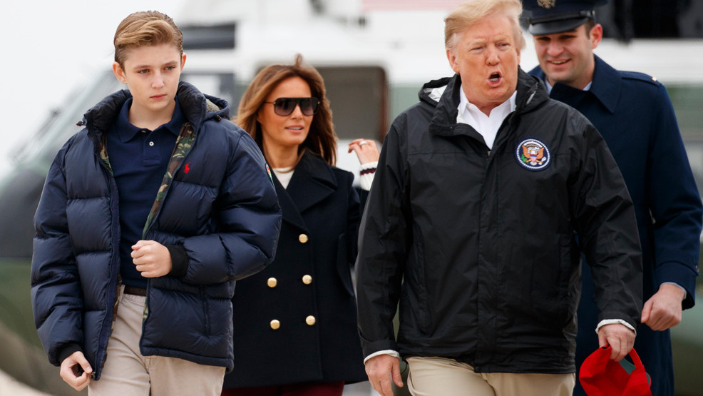 Lý do tới giờ mới công bố việc cậu út Barron Trump nhiễm Covid-19 là nhằm bảo vệ quyền riêng tư của thiếu niên 14 tuổi này. Ảnh: AP