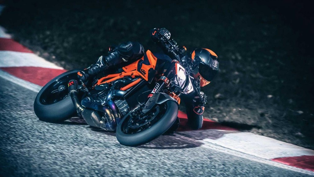 Ducati Streetfighter V4 vs KTM 1290 Super Duke R: Đâu là sự khác biệt của những &#34;ông vua&#34;? - 6