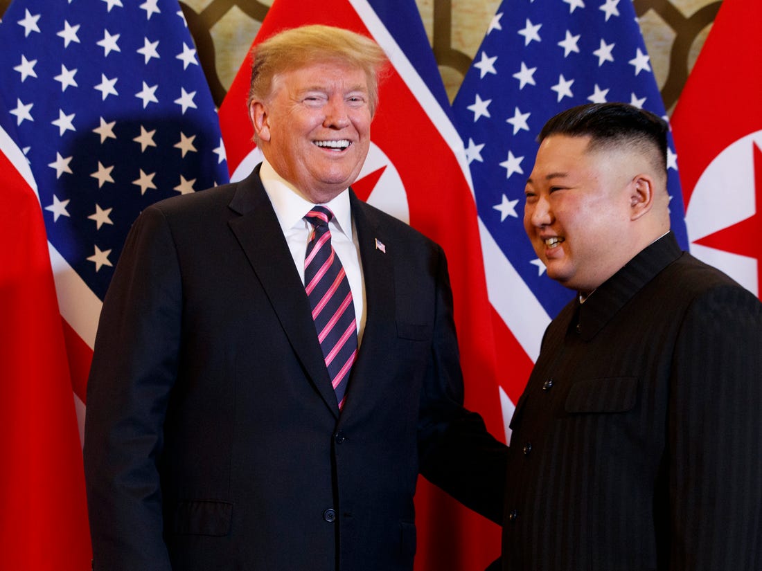 Ông Kim Jong Un và ông Trump trong một cuộc gặp (ảnh: BBC News)