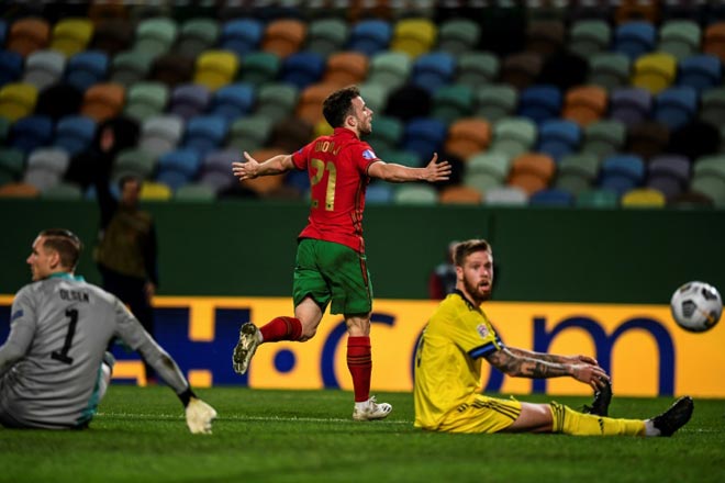 Tân binh Liverpool - Diogo Jota rực sáng với cú đúp bàn thắng cùng 1 đường kiến tạo trong trận đấu giữa Bồ Đào Nha và Thụy Điển ở Lisbon
