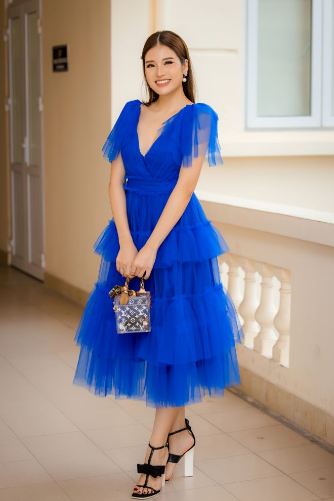 Hoa hậu Phan Hoàng Thu khoe vẻ gợi cảm khi ngồi &#34;ghế nóng&#34; cuộc thi đặc biệt - 1