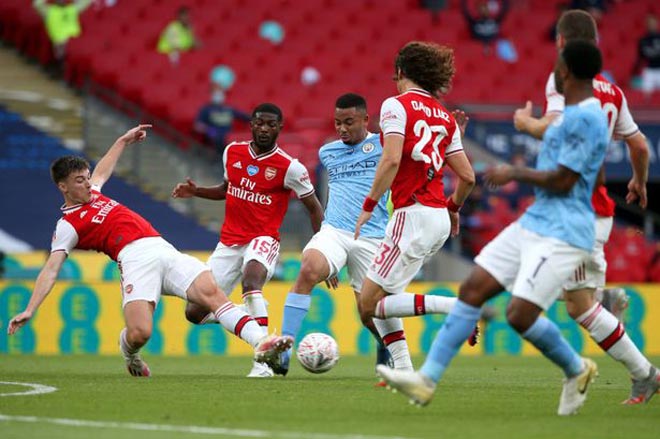 Arsenal và Man City đều đang nỗ lực trở lại cuộc đua vô địch