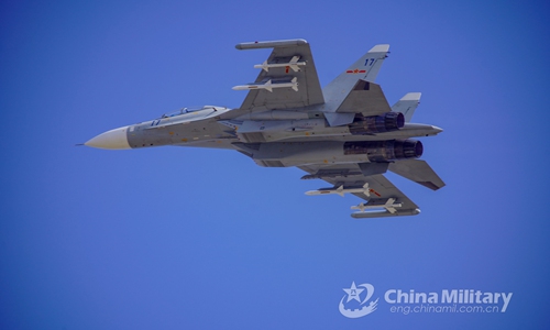 Chiến đấu cơ Su-30 của Trung Quốc trong một cuộc tập trận diễn ra vào tháng 2.2020.