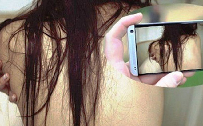 Người đàn ông đã gửi những bức ảnh khỏa thân của cô gái cho gia đình cô. (Ảnh minh họa)