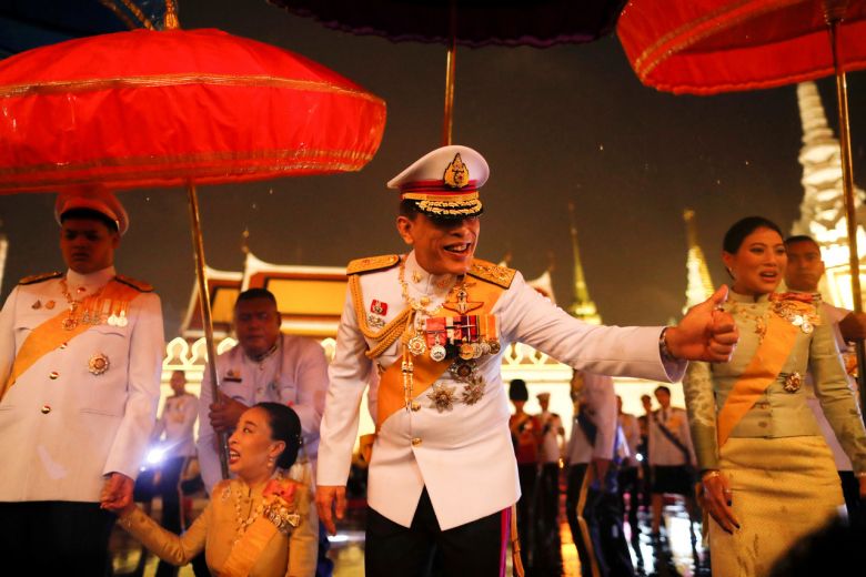 Vua Thái Lan gửi thông điệp đến người dân giữa biểu tình căng thẳng - 1