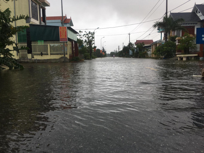 Cảnh "phố cũng như sông" khi lũ quay lại