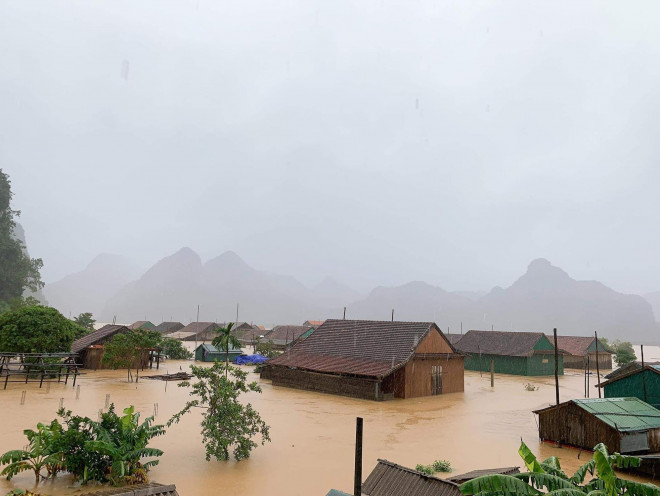 Lũ quay trở lại, vùng "rốn lũ" Tân Hóa bị ngập chìm