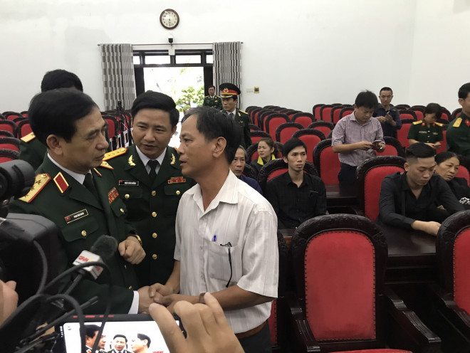 Thượng tướng Phan Văn Giang thăm hỏi thân nhân các liệt sĩ