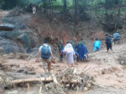 Tin tức trong ngày - [VIDEO]: Băng rừng vào cứu nạn 22 cán bộ, chiến sĩ thuộc sư đoàn 337 nghi bị vùi lấp