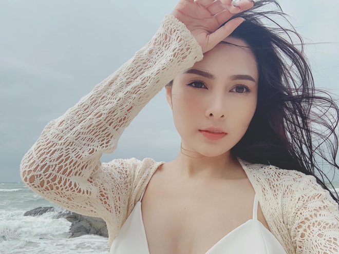 Cựu trưởng nhóm S-Girls ngoài đời gợi cảm