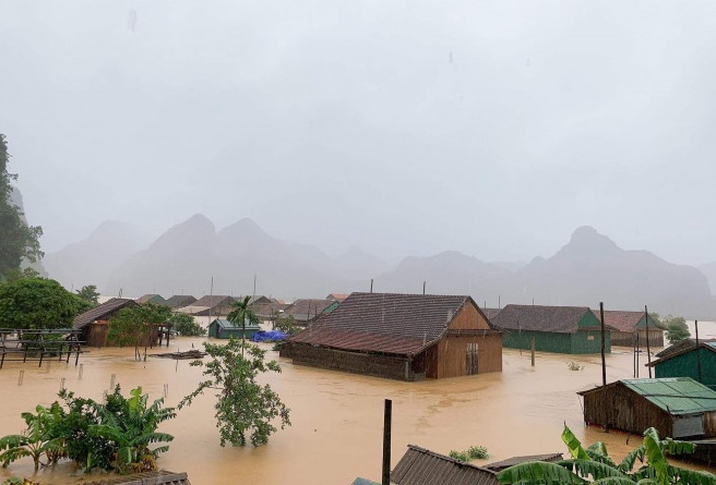 Lũ lụt nghiệm trọng khiến người dân miền Trung thiệt hại nặng nề. Ảnh minh họa NLĐ.