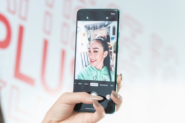OnePlus 8T 5G mang đến hàng loạt hiệu ứng động và cử chỉ thông minh mới được tối ưu hóa.
