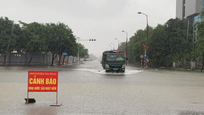 Ủy ban nhân dân phường Nguyễn Du (TP.Hà Tĩnh) phải đặt biển cảnh báo.