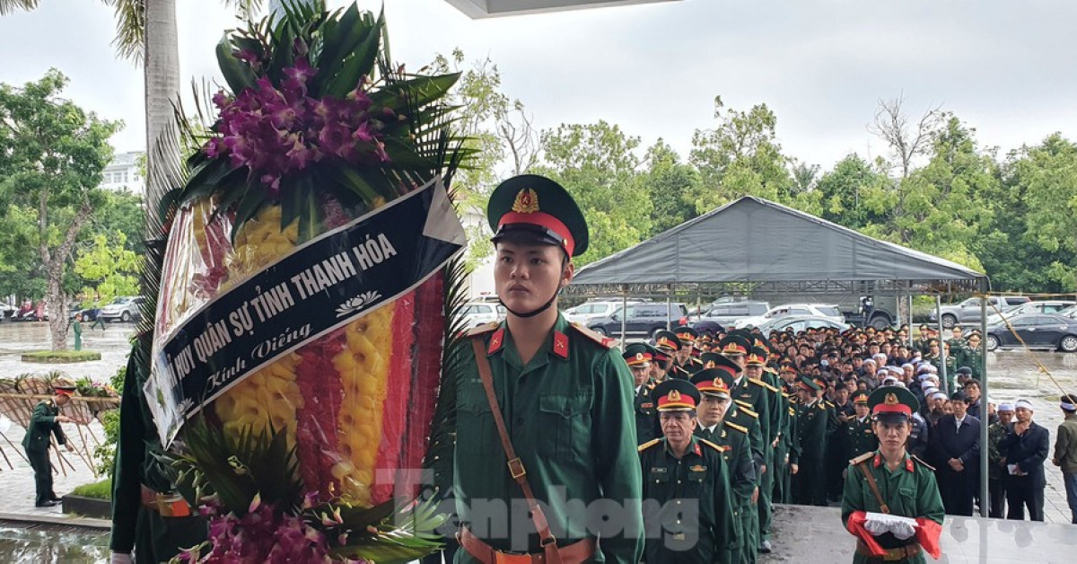 Người thân, đồng đội nghẹn ngào tiễn biệt Đại tá Hoàng Mai Vui hi sinh ở Rào Trăng 3 - 6