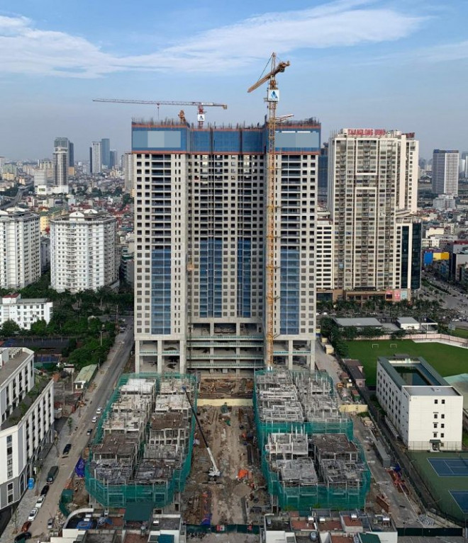 Theo Savills giá chung cư Hà Nội trong thời gian qua đang thu hẹp giữa khu vực nội thành và ngoại thành. Một số dự án căn hộ ở khu vực Mỹ Đình, dù không phải khu vực trung tâm, giá cũng đã được đẩy lên tới 50 - 60 triệu đồng/m2. Ảnh minh họa.