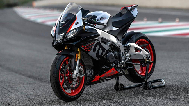 2. Aprilia RSV4 RR (vận tốc tối đa: 319 km/h)
