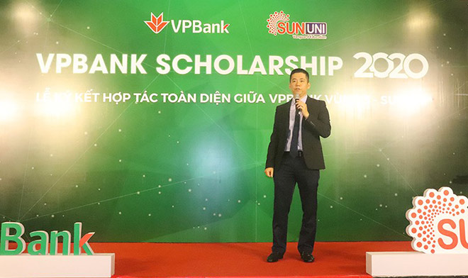 Ông Đan Ngọc Anh – Giám Đốc Vùng của ngân hàng Việt Nam Thịnh Vượng VPBank phát biểu tại Lễ kí kết.