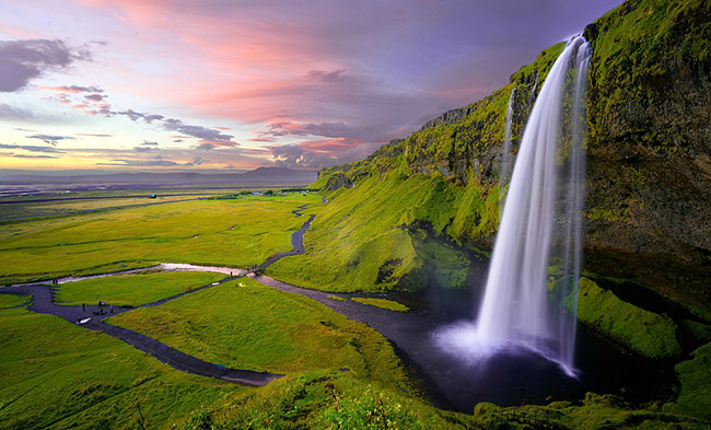 Iceland: Mặc dù khí hậu lạnh hơn, quốc đảo Bắc Âu này có phong cảnh rất ấn tượng. 
