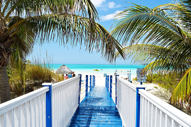 Jamaica: Hòn đảo gồm những bãi biển cát trắng, rượu rum này thật sự rất thu hút các cặp đôi đi hưởng tuần trăng mật. 

