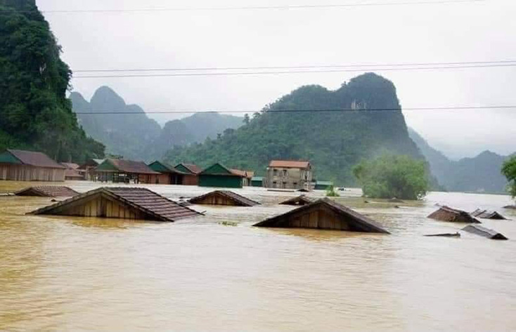 Nhiều nơi ở miền Trung vẫn ngập sâu do mưa lũ. (Ảnh: Báo Quảng Bình).