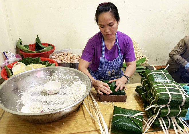 Chị Đinh Vân, người sáng kiến gói 1.000 chiếc bánh ủng hộ đồng bào miền Trung