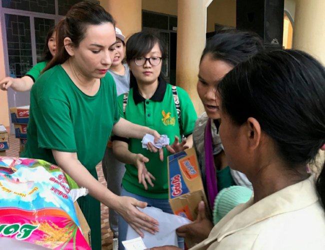 Trong nhiều lần chia sẻ, Phi Nhung cũng mong muốn bù đắp thật nhiều cho các con, cô chăm chỉ làm việc để có chi phí nuôi các con và giúp đỡ nhiều hoàn cảnh khó khăn hơn.
