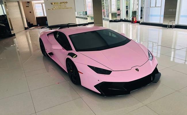 Chiếc siêu xe Lamborghini Huracan LP610-4 của người yêu xe tại Bạc Liêu đã có 2 bản độ rất đình đám là Verona Edizione và Novara Edizione, cùng chung của hãng độ Vorsteiner.
